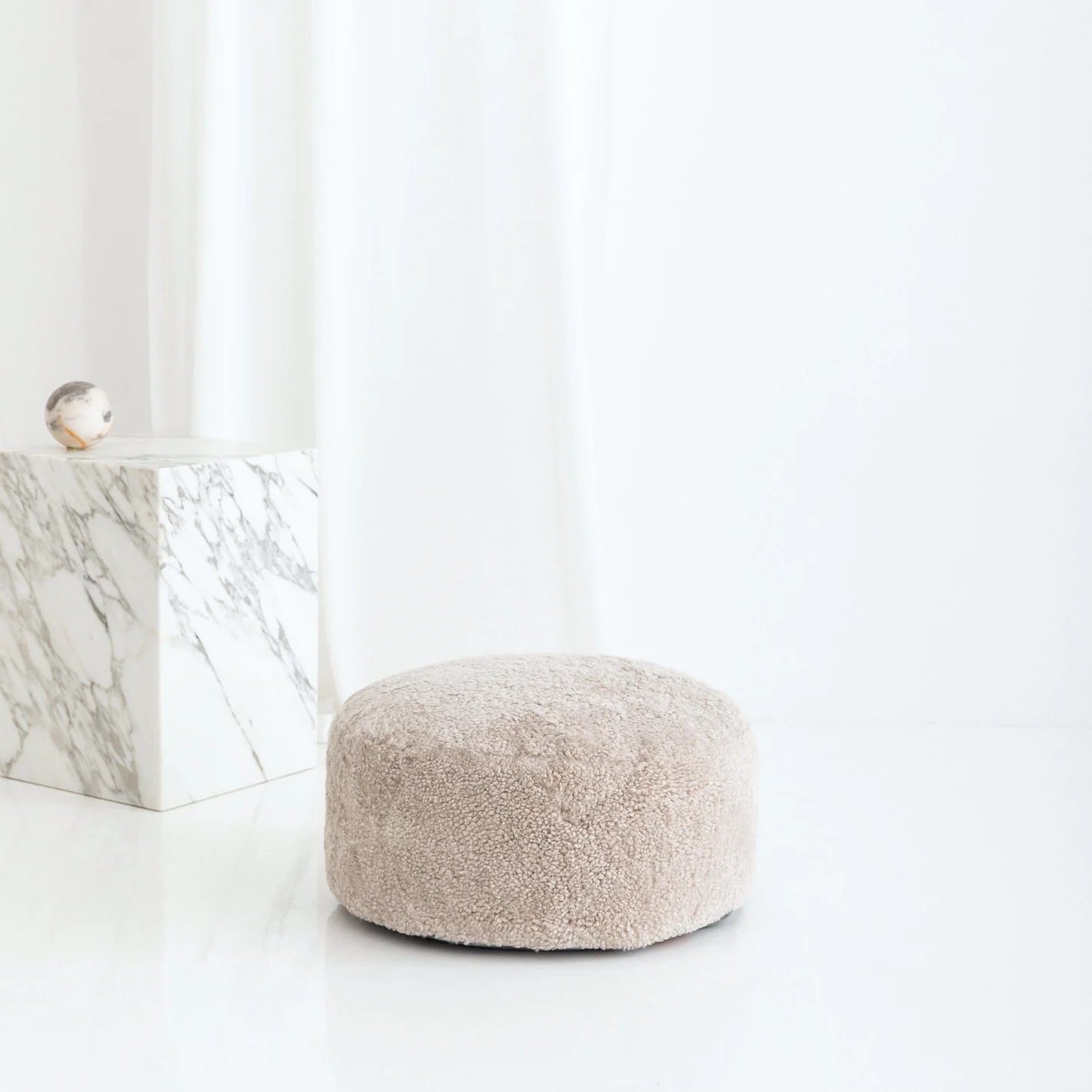 Curly Round Ottoman - Oatmeal