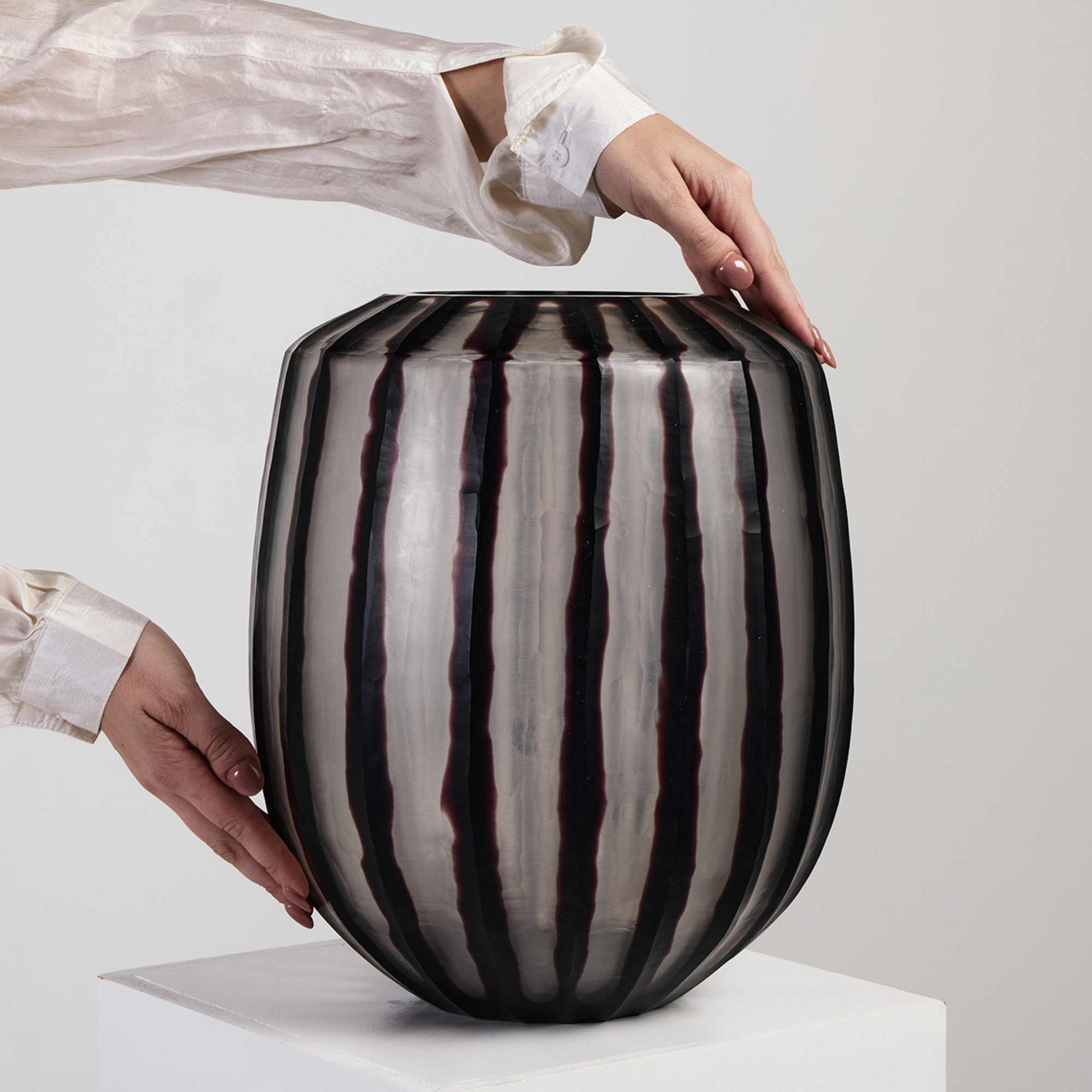 The Foundry Banda Vase, Colour - Garnet