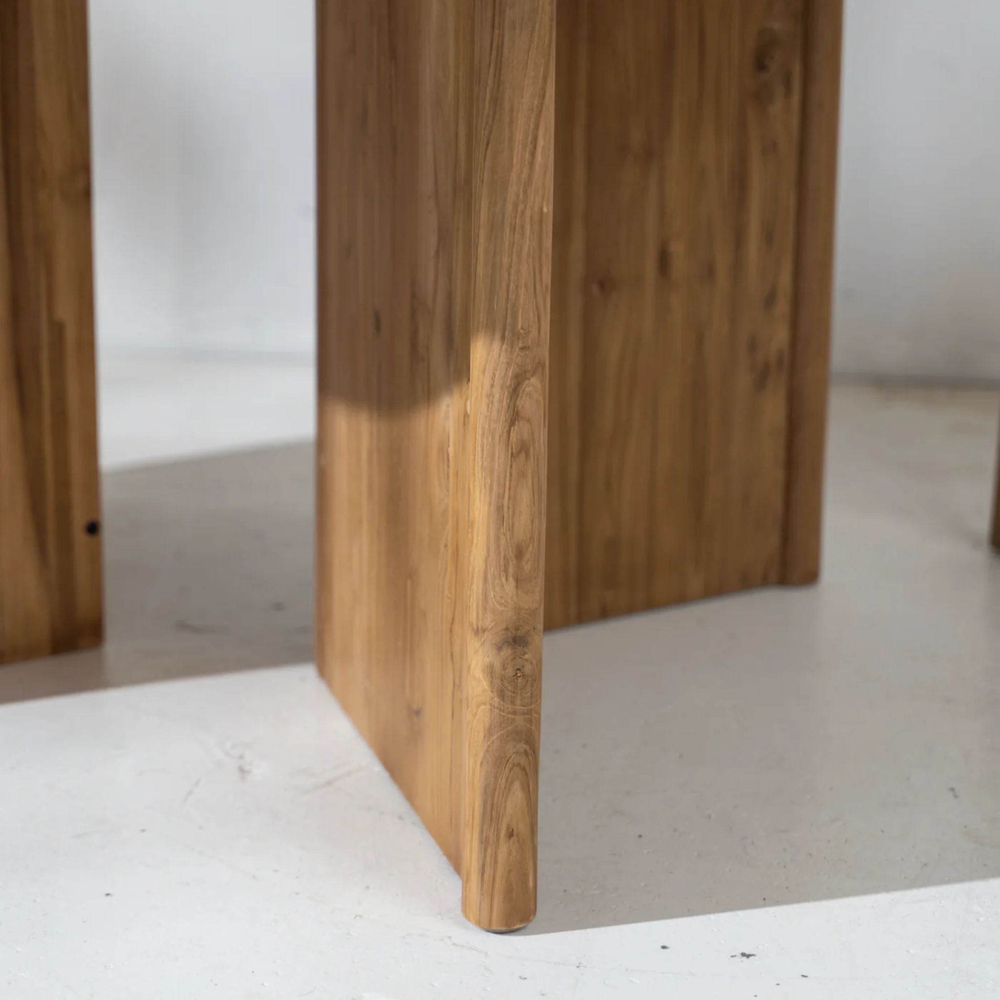 Avus Round Dining Table in Natural – Jarvis + Jarvis Home